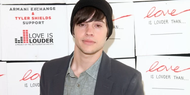 Ish-aktori i “High School Musical” bie në pranga, arrestohet për pornografi me fëmijë