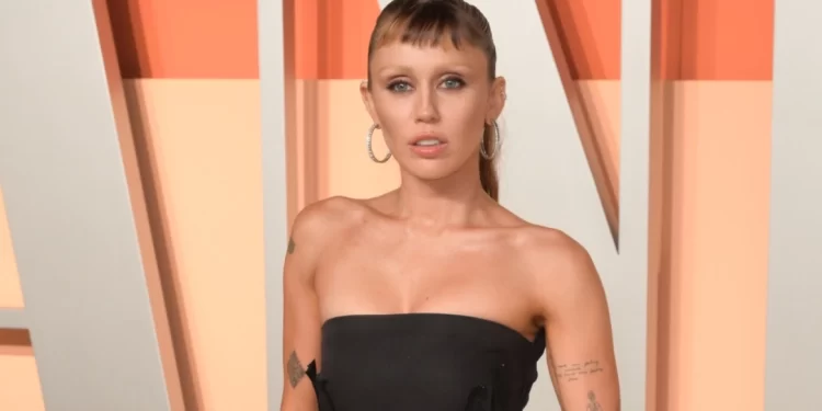 Miley Cyrus flet hapur për rikthimin në aktrim: Jam gati për një rol të ri