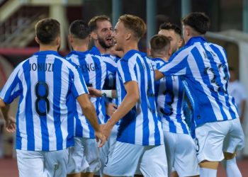 Lojtari “i jep duart” Tiranës, zyrtarizohet largimi