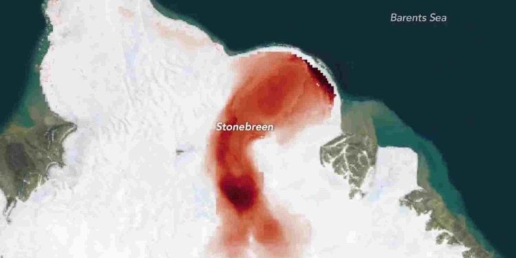 Shkencëtarët e NASA-s zbulojnë një ‘zemër të kuqe’ në mes të akullnajës në Norvegji