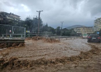 Përmbytje në Himarë/ Bashkia thirrje banorëve: Shmangni lëvizjet