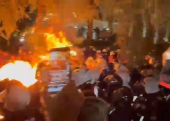 Protesta e opozitës, 8 policë të lënduar përfundojnë në spital