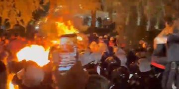 Protesta e opozitës, 8 policë të lënduar përfundojnë në spital