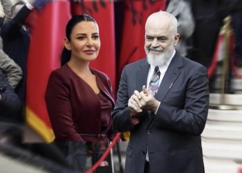 Baton Haxhiu: Balluku çoi dorëheqjen te Rama sot në mëngjes, kryeministri e refuzoi