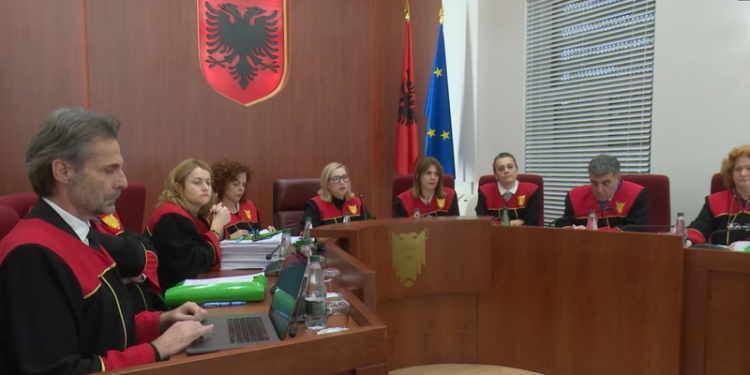 Kur Gjykata Kushtetuese nuk vendos
