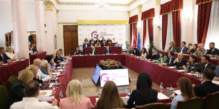 Para nisjes për Bruksel, Rama mbledh Grupin Parlamentar të PS