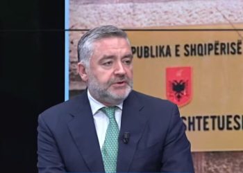 Blendi Klosi: Nuk lejojmë të pezullohet një ministër