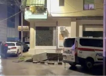 Fieraku konfliktohet me dy venezueliane, i përplas derën në fytyrë njërës prej tyre! Të huajat kërkojnë ndihmë në polici