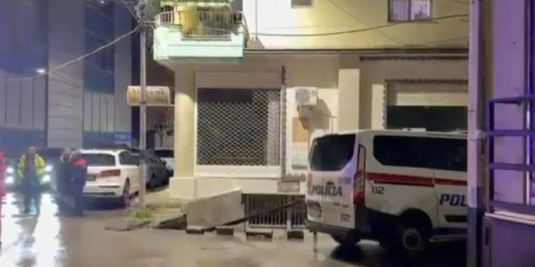 Fieraku konfliktohet me dy venezueliane, i përplas derën në fytyrë njërës prej tyre! Të huajat kërkojnë ndihmë në polici