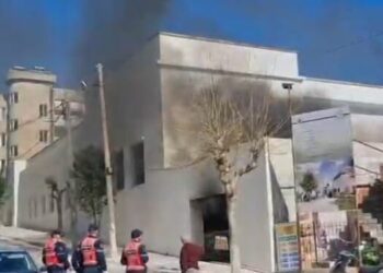 Shpërthen në flakë muzeu në Sarandë