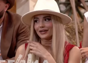 “Leje gruan se s’të bëri djalë…”/ Baby G trondit me rrëfimin, banorja tregon historinë e dhimbshme