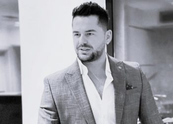 Azis kopjon “Valle Kosovare” të Shpat Kasapit?