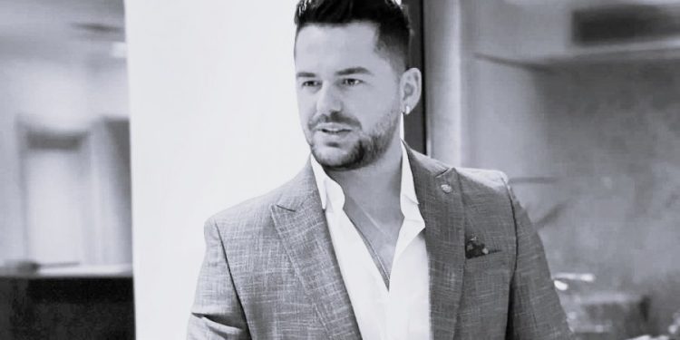 Azis kopjon “Valle Kosovare” të Shpat Kasapit?