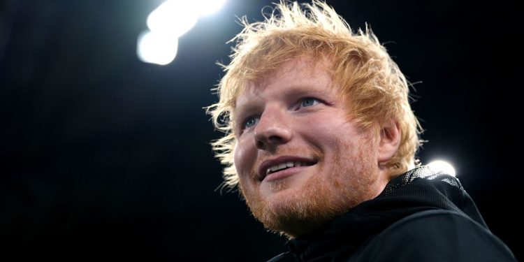 Ed Sheeran feston ditëlindjen, sa vjeç bëhet ylli i muzikës?