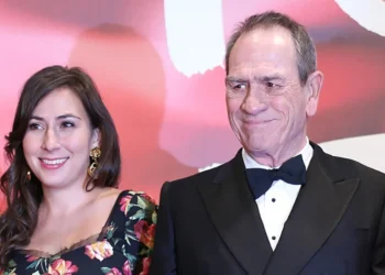 Zbardhet shkaku i vdekjes së vajzës së Tommy Lee Jones, gjashtë javë pasi u gjet e pajetë në hotel