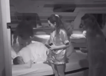 Momente tensioni në shtëpi, Selin godet Rogertin!