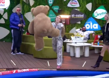 Çfarë ndodhi?! Juela i “flak” Brikenës arushin në pishinë