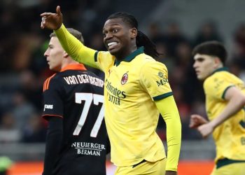 Como e Maignan trembin Milan, por Leao bën “engjëllin”, Allegri: Gara për titull? Duhet të jemi të qetë…(VIDEO)