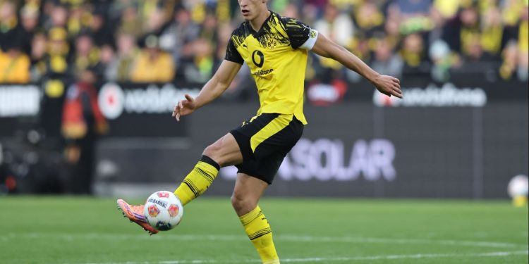 Në kërkim të një mbrojtësi, Real Madrid i “vë syrin” Nico Schlotterbeck të Dortmund