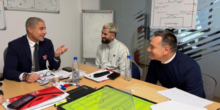 Në “ethet” e Botërorit, Sylvinho dhe stafi i tij zbresin në terren, takojnë legjionarët kuqezi