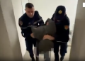 Kërkohej për vjedhje banesash, shihni si e arreston policia të riun nga Saranda (VIDEO)