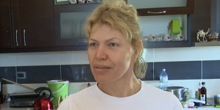 Fshati Arshi Lengo, gruaja kthehet nga Gjermania dhe gjen shtëpinë e përmbytur