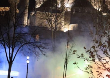 “Kur mortja e shtyn qenërinë tek dera e xhamisë…”, Rama reagon për protestën e opozitës