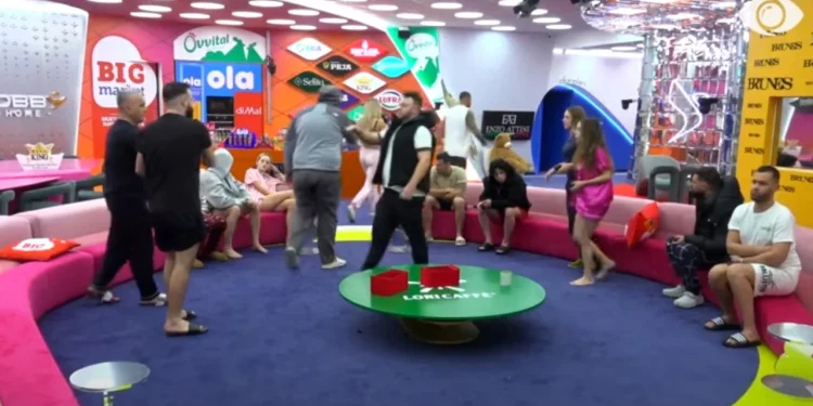 Kristi u përjashtua, banorët aludojnë: Ka shkelur rregulloren, mos është ngjitur në mur