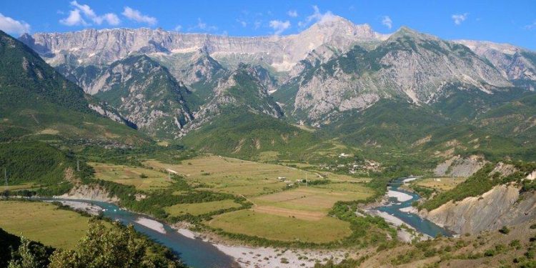 I gjejnë armë gjahu pa leje në stan, nën hetim 58-vjeçari nga Zagoria