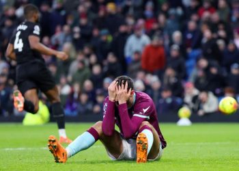 Trajneri i Burnley “ngrin” tifozët kuqezi: Rikthim i Brojës? Është disa javë larg