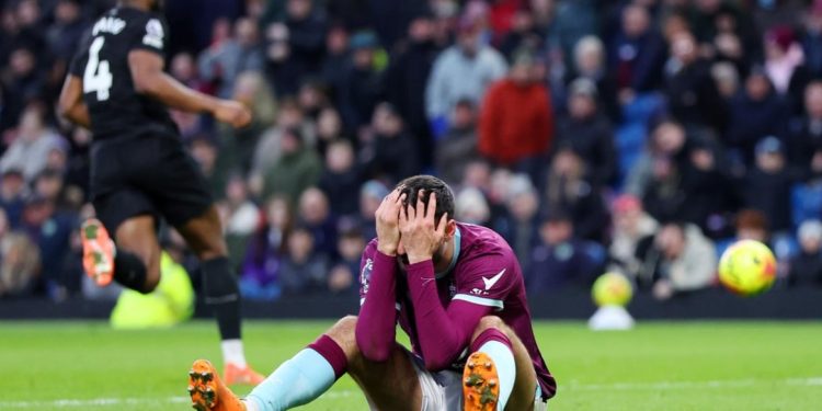 Trajneri i Burnley “ngrin” tifozët kuqezi: Rikthim i Brojës? Është disa javë larg