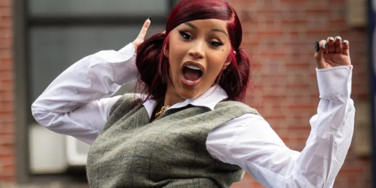 Cardi B drejt një ndryshimi të madh në pamje, ja çfarë ka vendosur