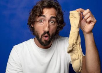 A mund të veshim të njëjtat palë çorape të nesërmen? Përgjigjet shkenca