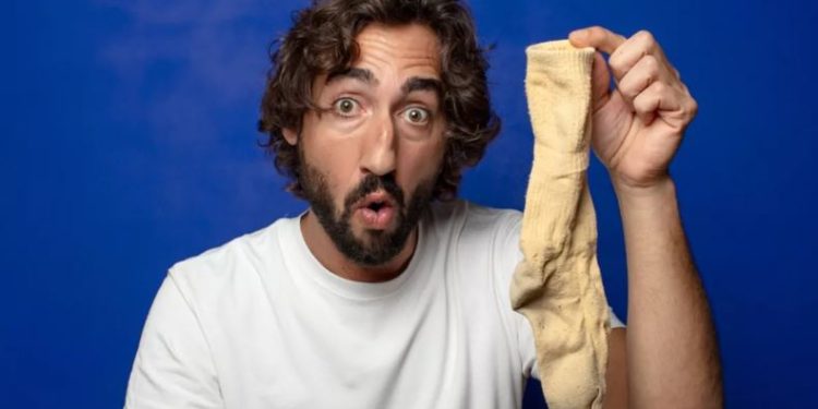 A mund të veshim të njëjtat palë çorape të nesërmen? Përgjigjet shkenca