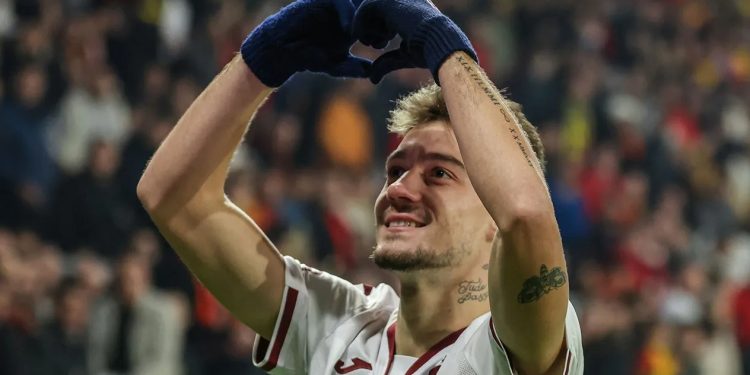 FOTO/ Anglia “thërret” Muçin, vëzhgues special në derbin e Stambollit