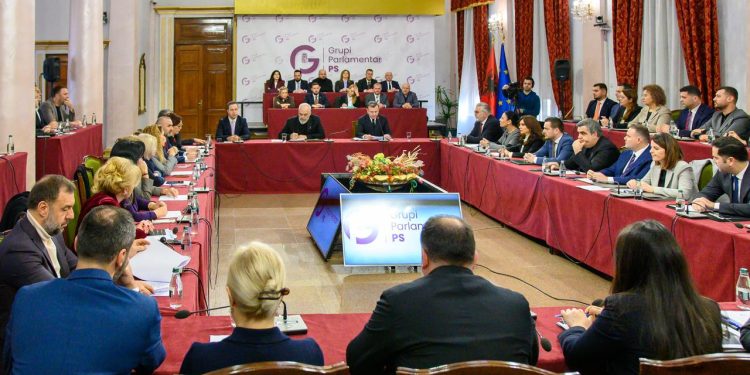 PS do ndryshojë ligjin, ja 7 institucionet që nuk do të preken nga pezullimi i detyrës