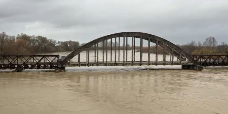 Reshjet intensive, paralajmërimi i IGJEUM: Rrezik nga prurjet në lumenj