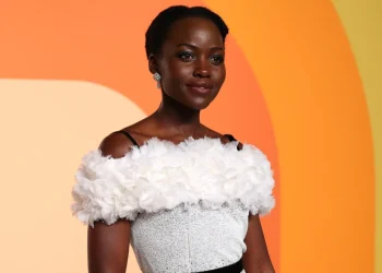 Lupita Nyong’o flet për betejën e saj dhjetëvjeçare me fibromat e mitrës: Më vinte turp