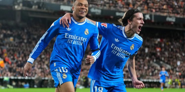 Reali mban hapin e Barçës, në Valencia i nderon Mbappe, Arbeloa: Është më i miri në botë, po ndjek CR7 (VIDEO)
