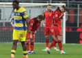 FOTO/ Milan bën “vetëvrasje” në “San Siro”, Parma i thyen mes protestave dhe akuzave, arratiset Inter (VIDEO)