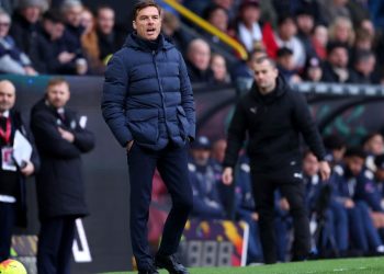 U “zhduk” ndaj Crystal Palace, trajneri i Burnley “ngrin” tifozët kuqezi, ja pse mungoi