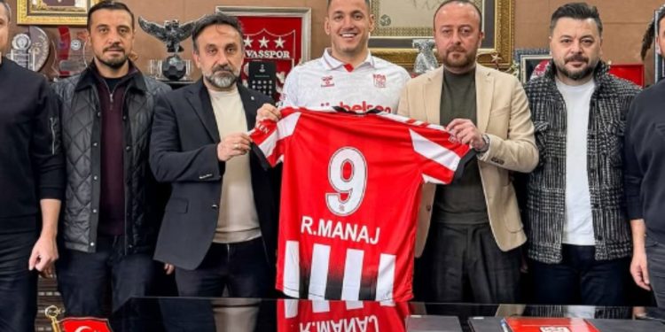 Rey Manaj rikthehet në Turqi: Sulmuesi shqiptar firmos kontratën me Sivasspor