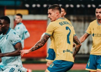 Pikantet e Elbasani-Teuta/ Flakadanë, protesta dhe nervozizëm në “Elbasan Arena”