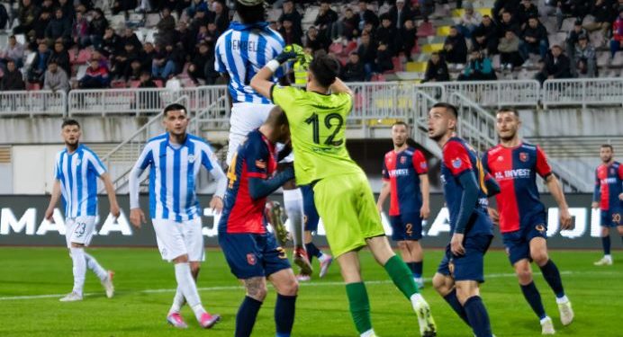 Tirana do hakmarrje, kuqeblutë dominojnë në Shkodër