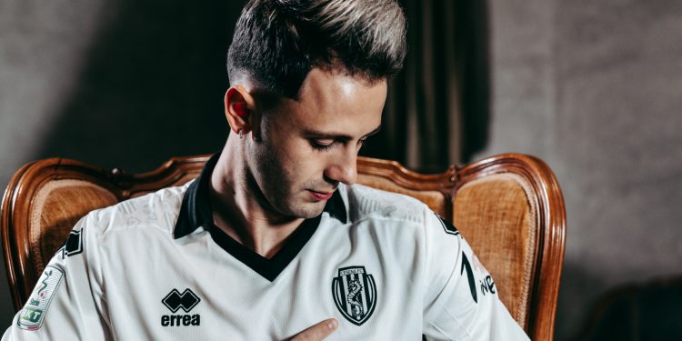 ZYRTARE/ Cesena prezanton Vrionin, formon dyshe sulmi me C.Shpendin (VIDEO)