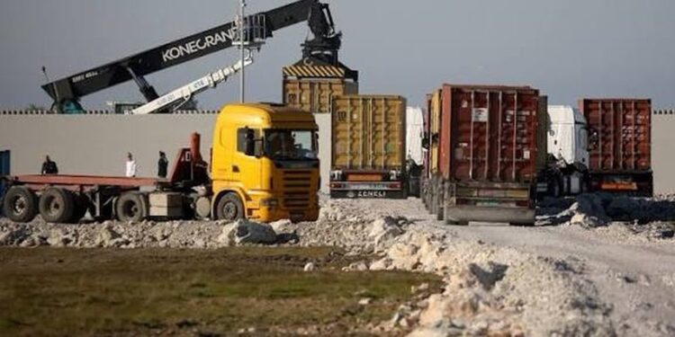 Zhvendosen mbetjet e rrezikshme të Kurum