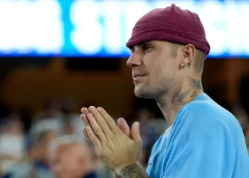 Pse fansat e Justin Bieber nuk i afrohen atij kur e shohin në publik?