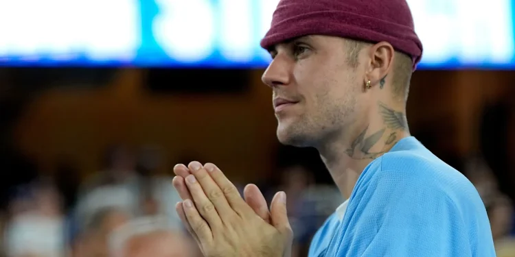 Pse fansat e Justin Bieber nuk i afrohen atij kur e shohin në publik?