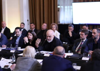 Rama urdhër ministrave dhe deputetëve: Zbrisni në terren, flisni me qytetarët