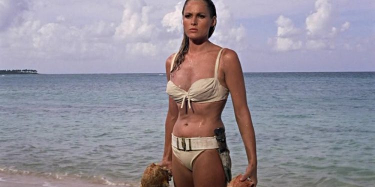 Vajza e parë “Bond” pretendon se humbi 16 milionë paund nga ish-menaxheri i saj: Më mashtruan